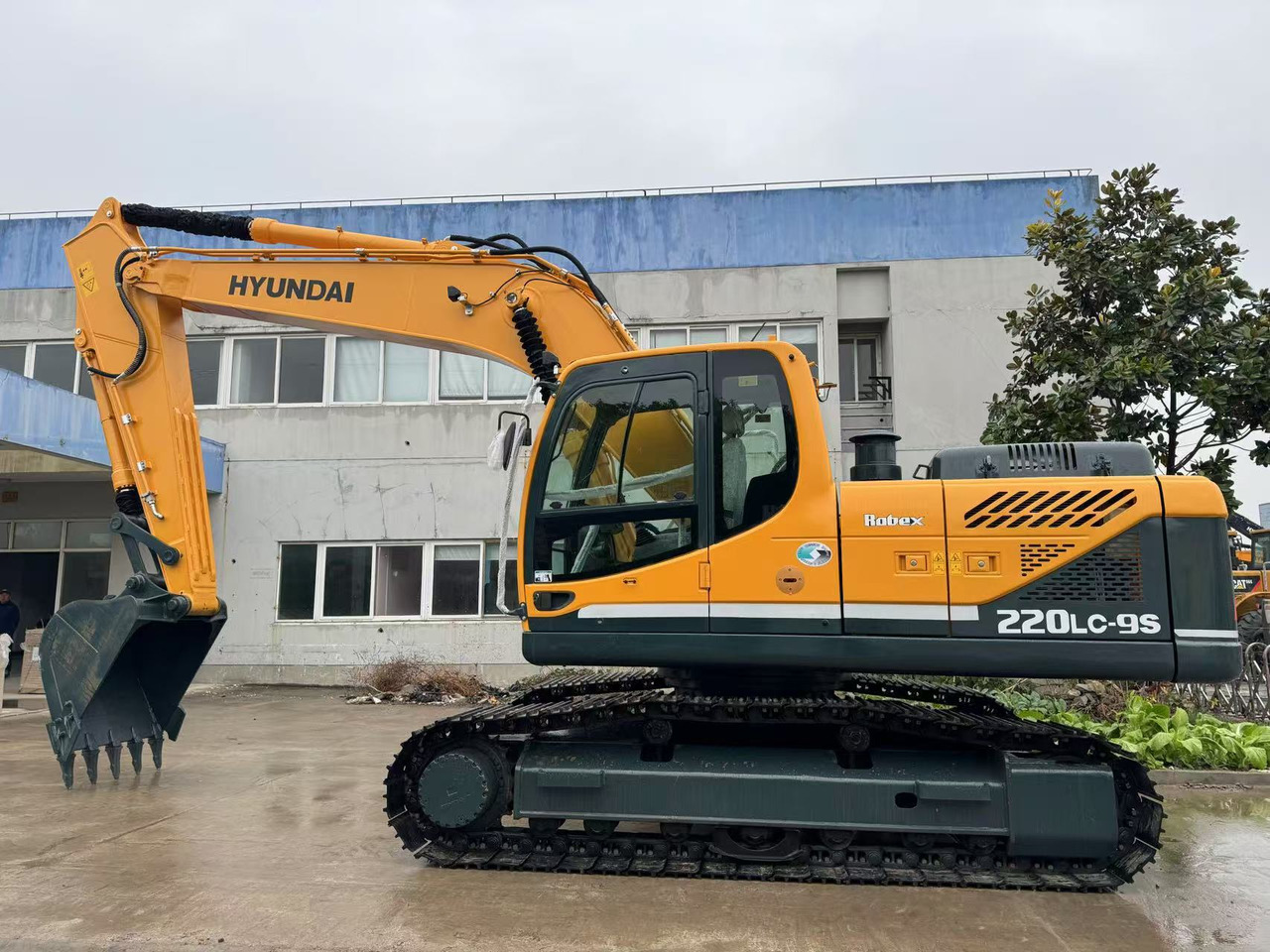 Hyundai 220LC-9S Good Price Used Korea Excavator - حفارات زحافة: صور 1 Hyundai 220LC-9S Good Price Used Korea Excavator - حفارات زحافة: صور 1