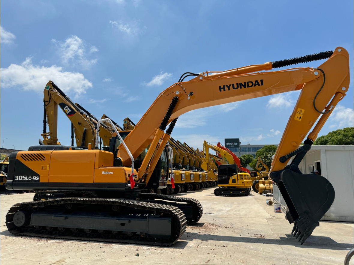Hyundai 305LC-9S Good Price Used Excavator - حفارات زحافة: صور 5 Hyundai 305LC-9S Good Price Used Excavator - حفارات زحافة: صور 5