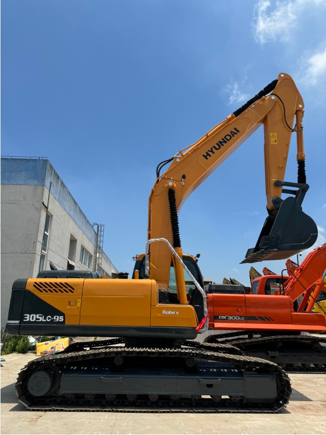 Hyundai 305LC-9S Good Price Used Excavator - حفارات زحافة: صور 4 Hyundai 305LC-9S Good Price Used Excavator - حفارات زحافة: صور 4