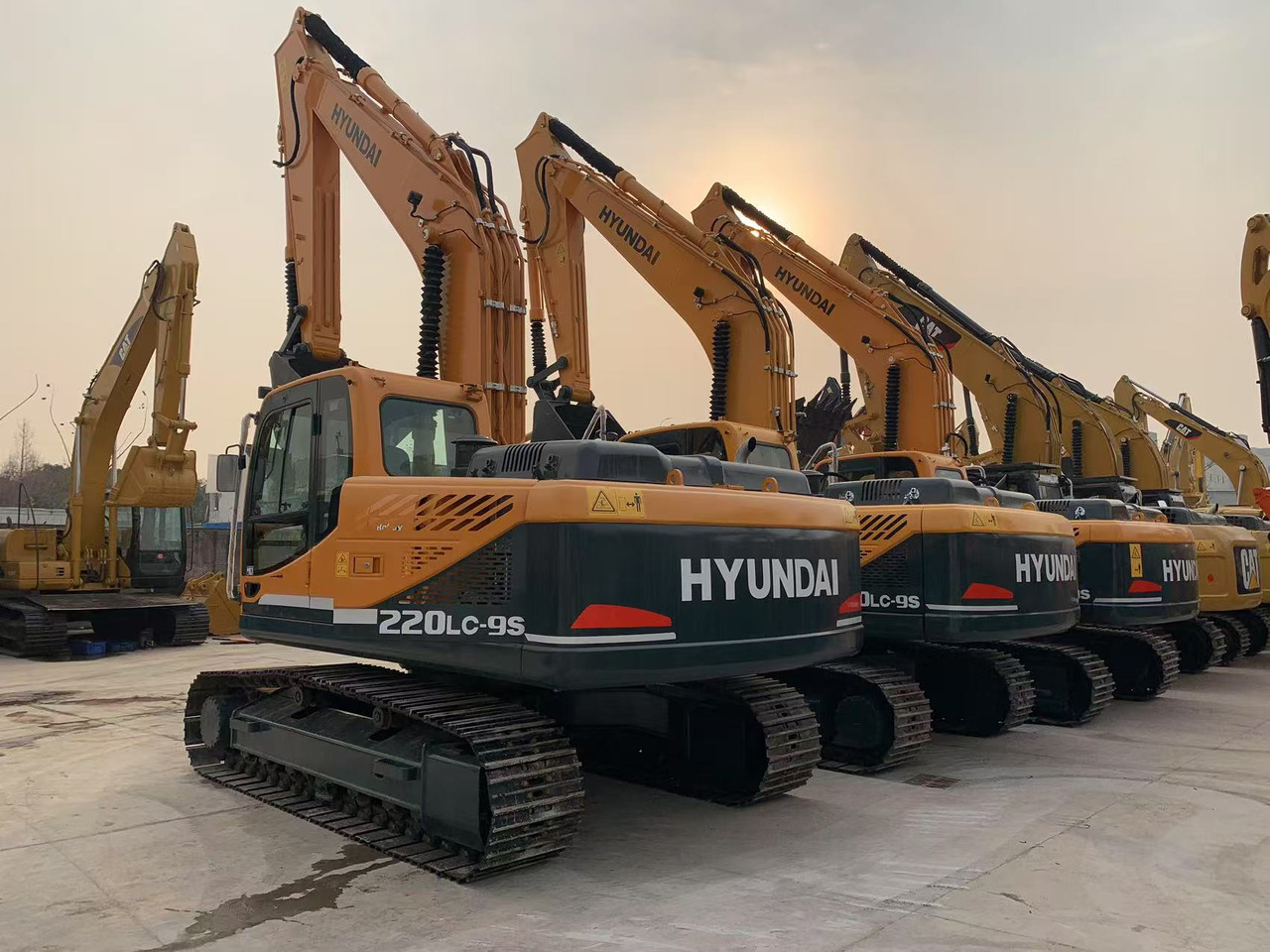 Hyundai Excavator 220LC-9S Secondhand Korea Machine - حفارات زحافة: صور 5 Hyundai Excavator 220LC-9S Secondhand Korea Machine - حفارات زحافة: صور 5