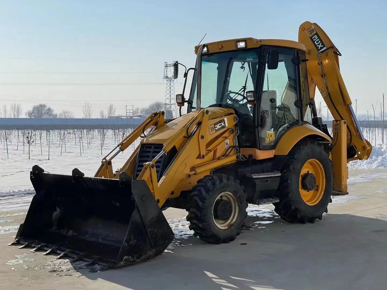 JCB 3CX Used Backhoe Loader with Hammer - حفار متعدد الاستخدام: صور 1 JCB 3CX Used Backhoe Loader with Hammer - حفار متعدد الاستخدام: صور 1