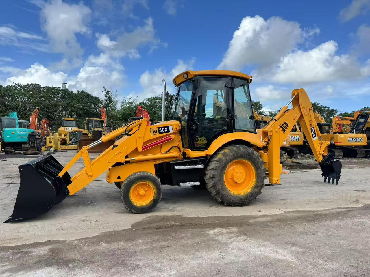 JCB 4x4 Backhoe Loader 3CX Used Condition - حفار متعدد الاستخدام: صور 2 JCB 4x4 Backhoe Loader 3CX Used Condition - حفار متعدد الاستخدام: صور 2