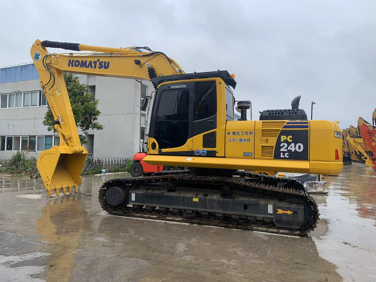 Komatsu Excavator PC240 Secondhand Japanse Construction Machinery - حفارات زحافة: صور 1 Komatsu Excavator PC240 Secondhand Japanse Construction Machinery - حفارات زحافة: صور 1