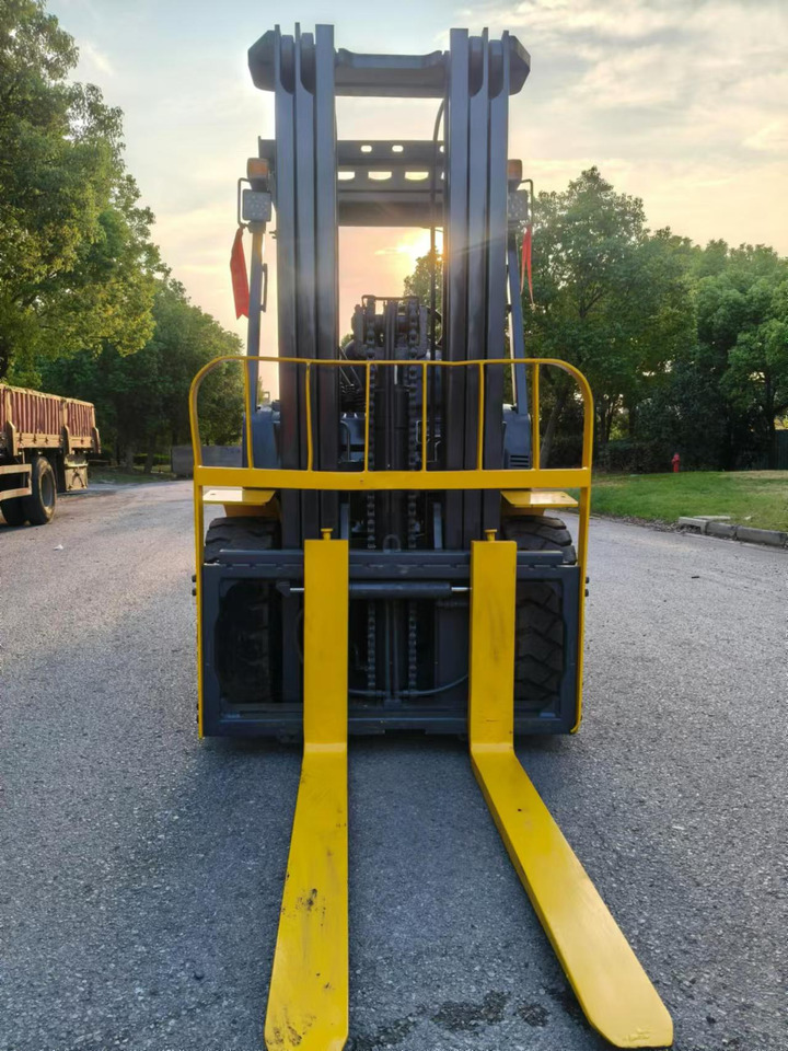 Komatsu Forklift 3 ton Capacity FD30-15, FD30-16, FD30-17 - رافعة شوكية ديزل: صور 4 Komatsu Forklift 3 ton Capacity FD30-15, FD30-16, FD30-17 - رافعة شوكية ديزل: صور 4