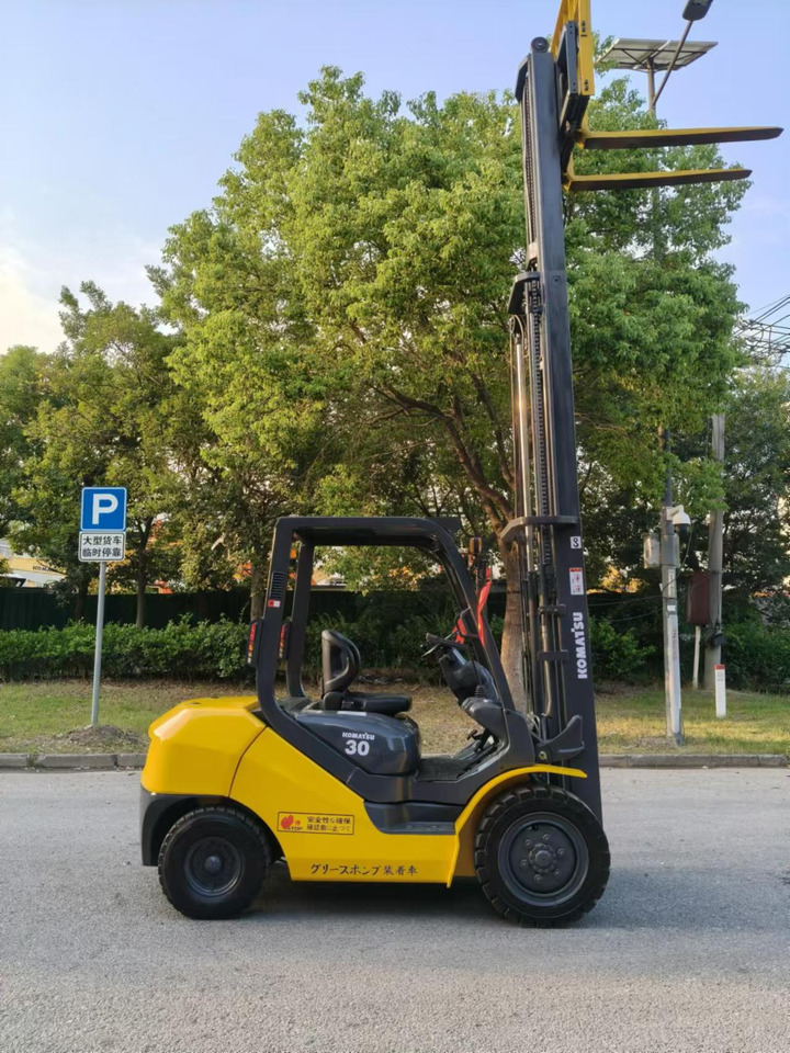 Komatsu Forklift 3 ton Capacity FD30-15, FD30-16, FD30-17 - رافعة شوكية ديزل: صور 1 Komatsu Forklift 3 ton Capacity FD30-15, FD30-16, FD30-17 - رافعة شوكية ديزل: صور 1