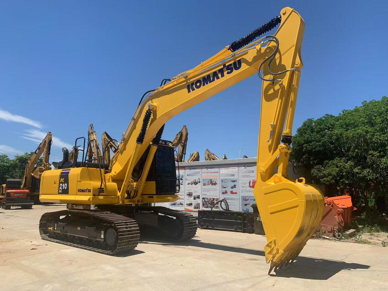Komatsu PC210 Tracked Excavator 21 ton Construction Excavator - حفارات زحافة: صور 2 Komatsu PC210 Tracked Excavator 21 ton Construction Excavator - حفارات زحافة: صور 2