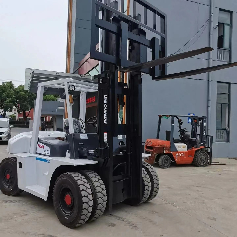 TCM 6 ton Diesel Forklift FD60 with Fork Positioner - رافعة شوكية ديزل: صور 3 TCM 6 ton Diesel Forklift FD60 with Fork Positioner - رافعة شوكية ديزل: صور 3