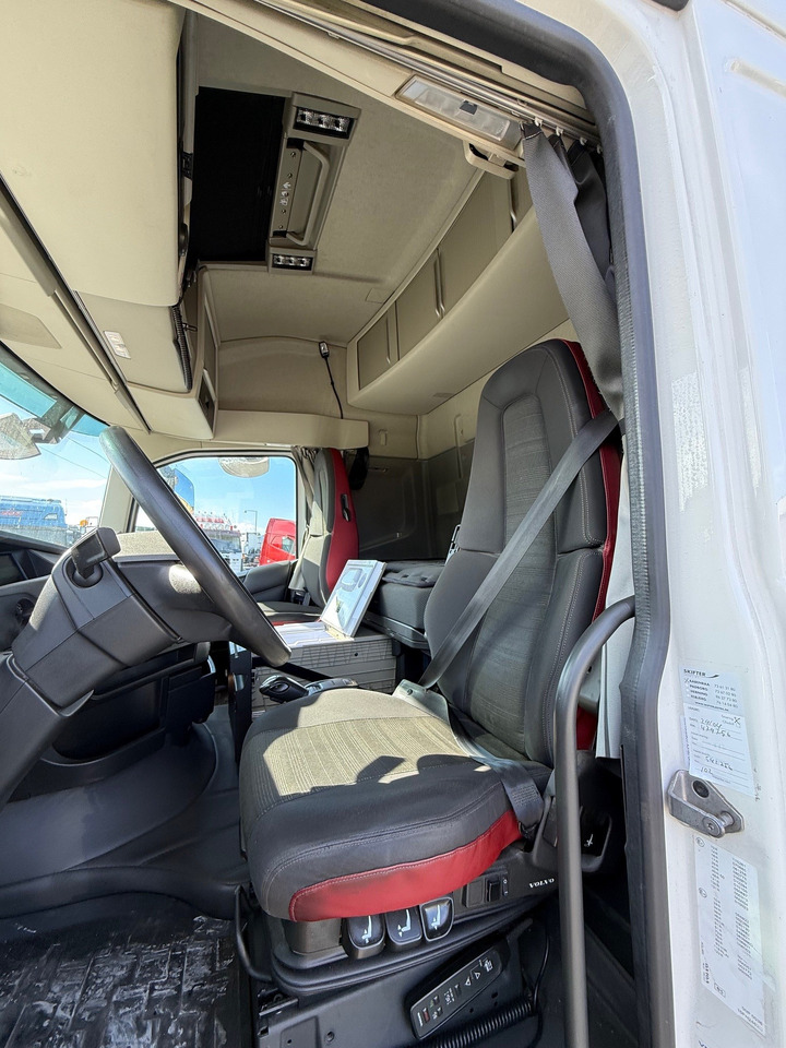 Volvo FH 500 6x2 - شاحنة جرار: صور 5 Volvo FH 500 6x2 - شاحنة جرار: صور 5