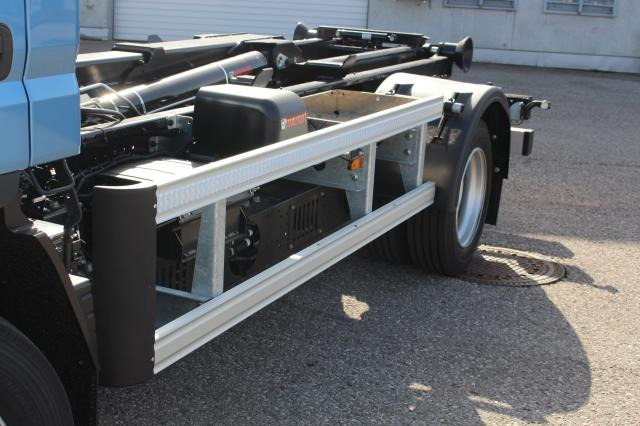 FUSO eCanter 9C18E - شاحنة ذات الخطاف: صور 3 FUSO eCanter 9C18E - شاحنة ذات الخطاف: صور 3