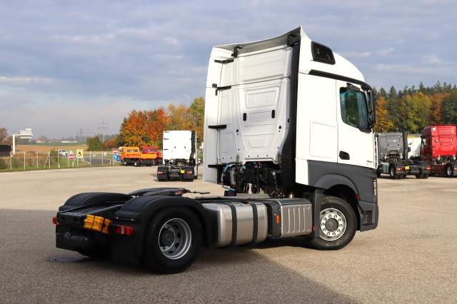 Mercedes-Benz Actros 1842 LS - شاحنة جرار: صور 4 Mercedes-Benz Actros 1842 LS - شاحنة جرار: صور 4