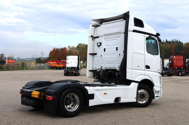 Mercedes-Benz Actros 1851 LS - شاحنة جرار: صور 3 Mercedes-Benz Actros 1851 LS - شاحنة جرار: صور 3