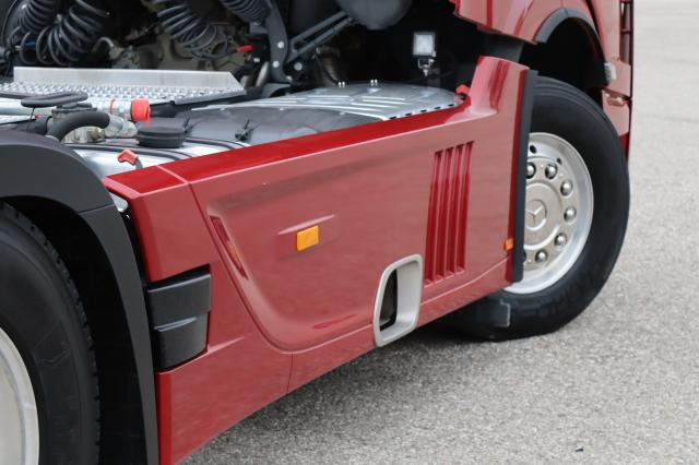 Mercedes-Benz Actros 1851 LS - شاحنة جرار: صور 5 Mercedes-Benz Actros 1851 LS - شاحنة جرار: صور 5