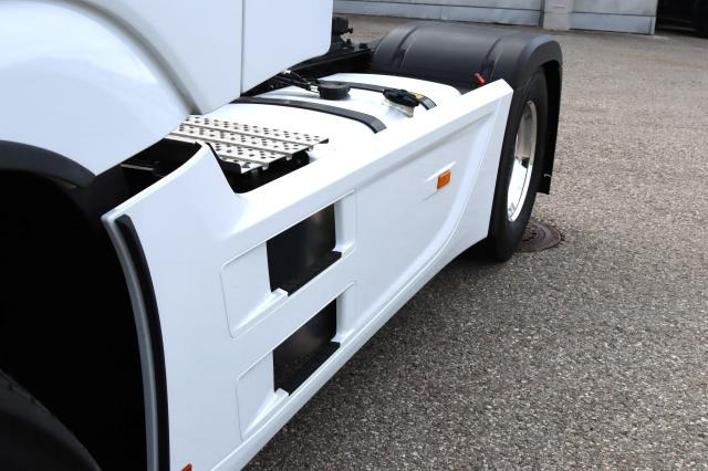 Mercedes-Benz Actros 1851 LS - شاحنة جرار: صور 4 Mercedes-Benz Actros 1851 LS - شاحنة جرار: صور 4