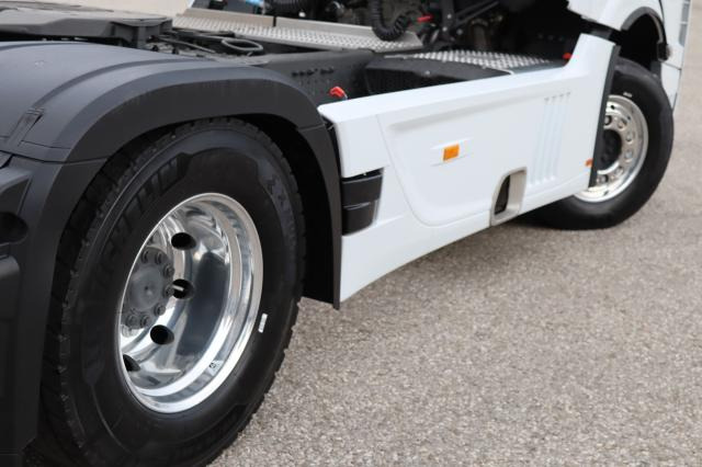 Mercedes-Benz Actros 1853 LS - شاحنة جرار: صور 5 Mercedes-Benz Actros 1853 LS - شاحنة جرار: صور 5