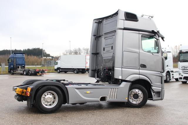 Mercedes-Benz Actros 1853 LS - شاحنة جرار: صور 3 Mercedes-Benz Actros 1853 LS - شاحنة جرار: صور 3
