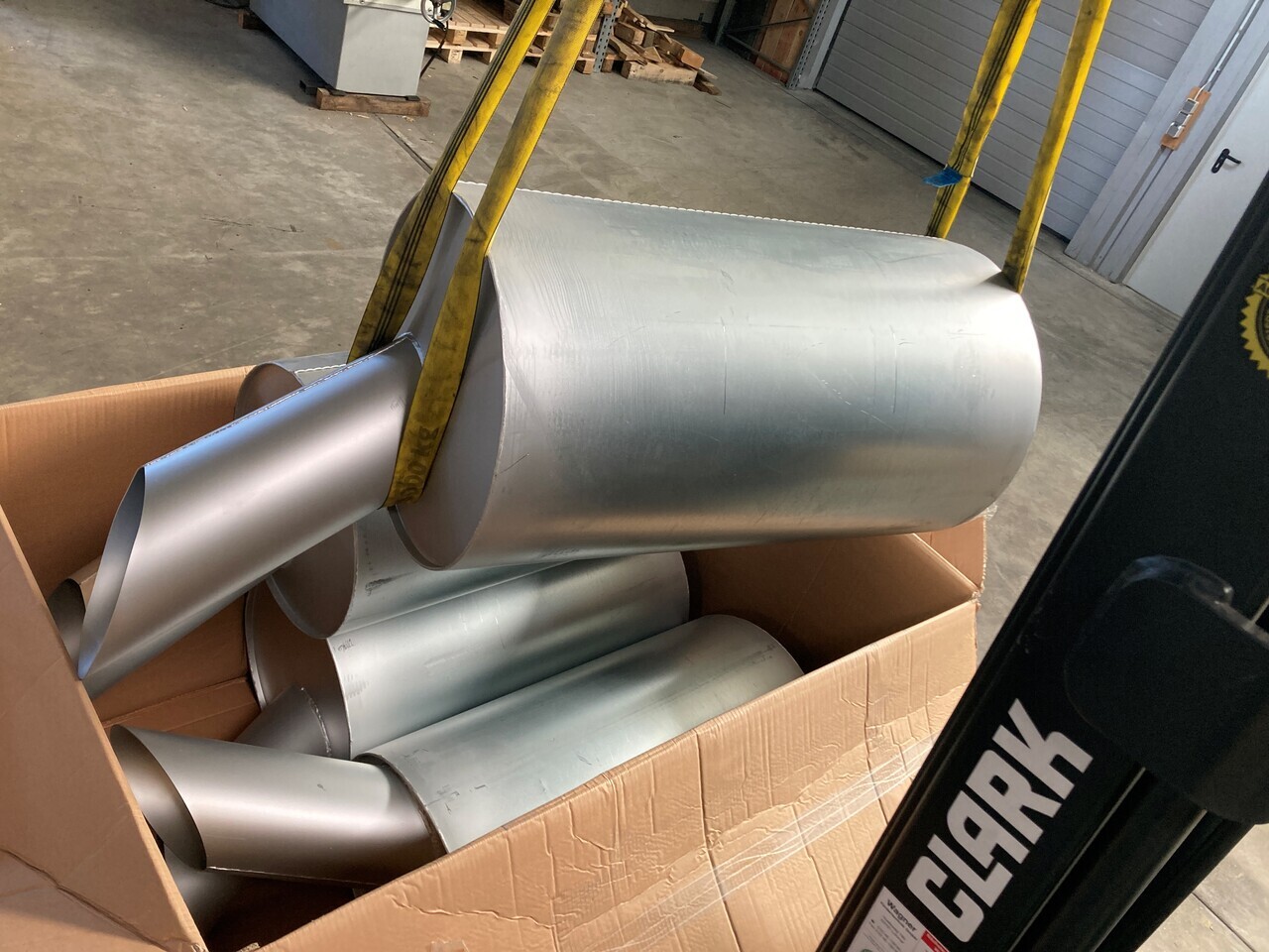 O&K Terex RH120 6030 Muffler 3718008 4026349 535-0056 - قطع الغيار - شاحنة: صور 1 O&K Terex RH120 6030 Muffler 3718008 4026349 535-0056 - قطع الغيار - شاحنة: صور 1