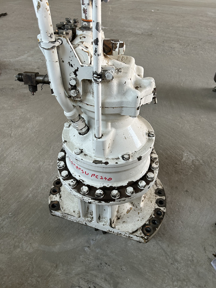 KOMATSU PC240 - محرك سوينغ - حفارة: صور 2 KOMATSU PC240 - محرك سوينغ - حفارة: صور 2