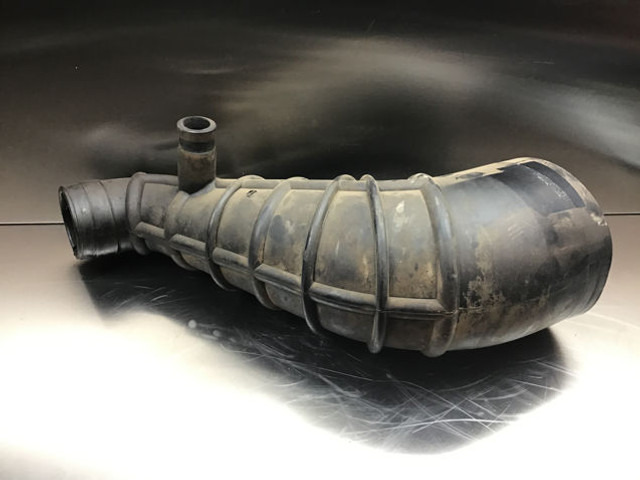 Liebherr Air Filter Hose - أنبوب سحب الهواء: صور 2 Liebherr Air Filter Hose - أنبوب سحب الهواء: صور 2