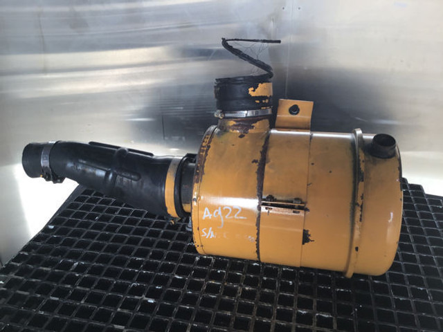 Liebherr Air Filter - فلتر الهواء: صور 1 Liebherr Air Filter - فلتر الهواء: صور 1