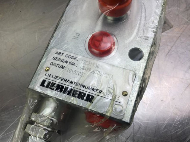 Liebherr Brake Valve - أجزاء الفرامل: صور 2 Liebherr Brake Valve - أجزاء الفرامل: صور 2