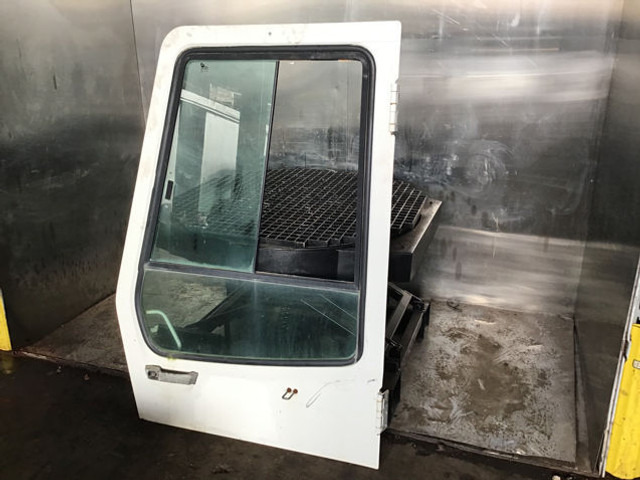 Liebherr Cabin Door - باب و قطع الغيار: صور 2 Liebherr Cabin Door - باب و قطع الغيار: صور 2