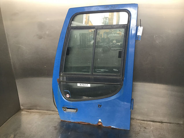 Liebherr Cabin Door - باب و قطع الغيار: صور 1 Liebherr Cabin Door - باب و قطع الغيار: صور 1