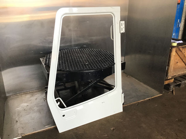 Liebherr Cabin Door - باب و قطع الغيار: صور 5 Liebherr Cabin Door - باب و قطع الغيار: صور 5
