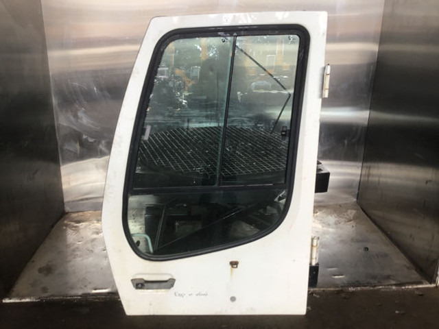Liebherr Cabin Door - باب و قطع الغيار: صور 1 Liebherr Cabin Door - باب و قطع الغيار: صور 1