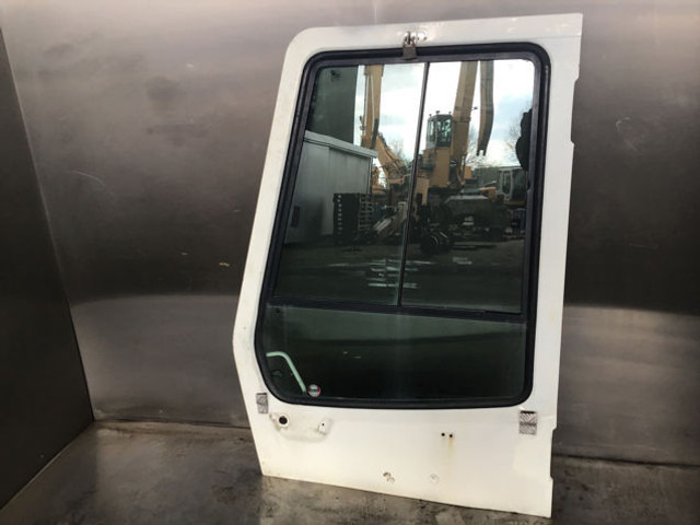 Liebherr Cabin Door - باب و قطع الغيار: صور 4 Liebherr Cabin Door - باب و قطع الغيار: صور 4