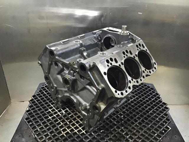 Liebherr Crankcase - أنبوب سحب الهواء: صور 5 Liebherr Crankcase - أنبوب سحب الهواء: صور 5