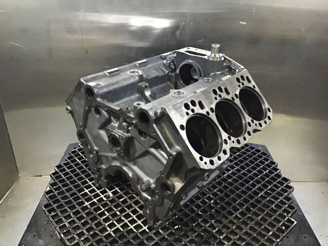 Liebherr Crankcase - أنبوب سحب الهواء: صور 2 Liebherr Crankcase - أنبوب سحب الهواء: صور 2