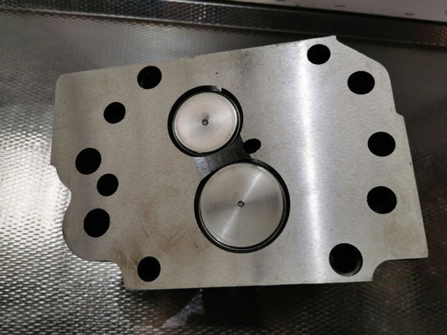 Liebherr Cylinderhead Rebuild - كتلة اسطوانة: صور 3 Liebherr Cylinderhead Rebuild - كتلة اسطوانة: صور 3