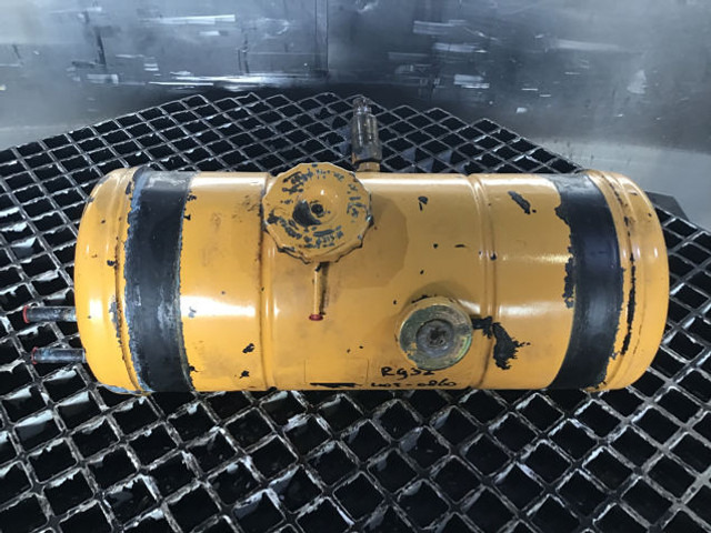 Liebherr Equalizing Reservoir - خزان التوسع: صور 1 Liebherr Equalizing Reservoir - خزان التوسع: صور 1