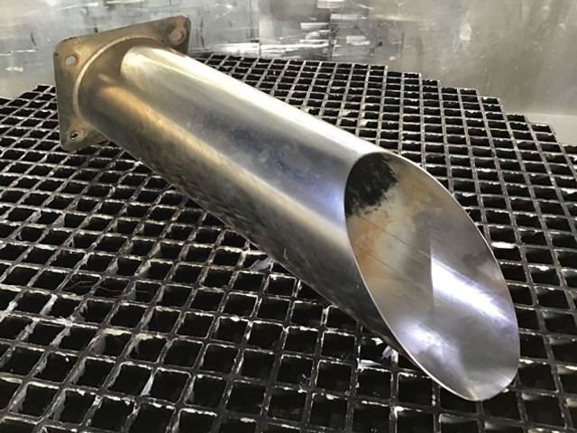 Liebherr Exhaust Pipe - ماسورة العادم: صور 1 Liebherr Exhaust Pipe - ماسورة العادم: صور 1