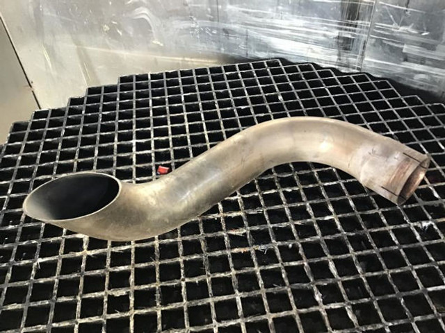 Liebherr Exhaust Pipe - ماسورة العادم: صور 1 Liebherr Exhaust Pipe - ماسورة العادم: صور 1