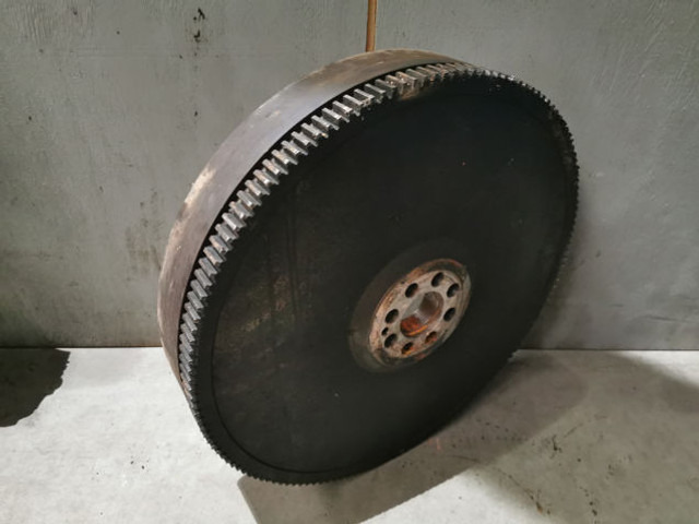Liebherr Flywheel - دولاب الموازنة: صور 4 Liebherr Flywheel - دولاب الموازنة: صور 4