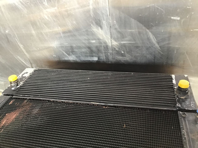 Liebherr Oil Cooler - مبرد الزيت: صور 2 Liebherr Oil Cooler - مبرد الزيت: صور 2