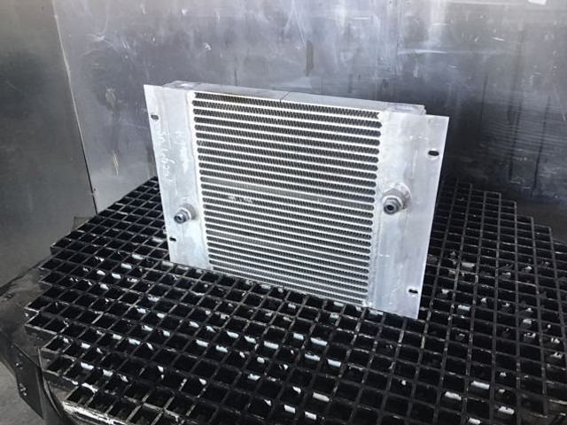Liebherr Oil Cooler - مبرد الزيت: صور 1 Liebherr Oil Cooler - مبرد الزيت: صور 1
