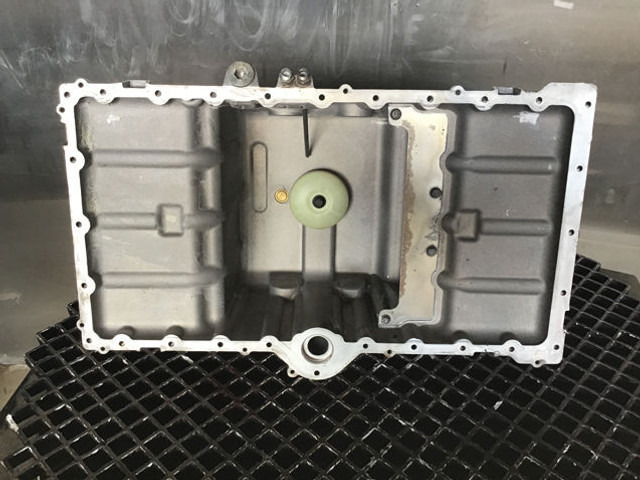 Liebherr Oil Sump - علبة المرافق: صور 1 Liebherr Oil Sump - علبة المرافق: صور 1