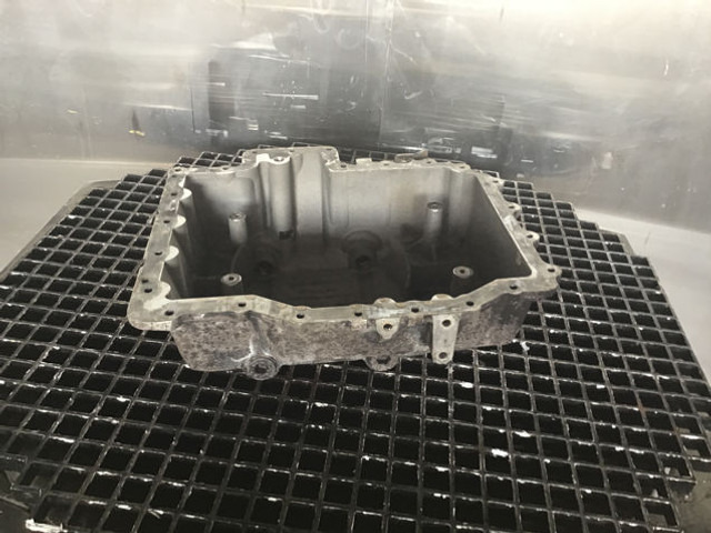 Liebherr Oil Sump - علبة المرافق: صور 1 Liebherr Oil Sump - علبة المرافق: صور 1