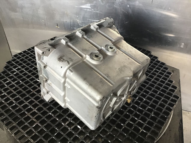 Liebherr Oil Sump - علبة المرافق: صور 2 Liebherr Oil Sump - علبة المرافق: صور 2