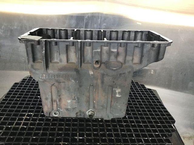Liebherr Oil Sump - علبة المرافق: صور 1 Liebherr Oil Sump - علبة المرافق: صور 1