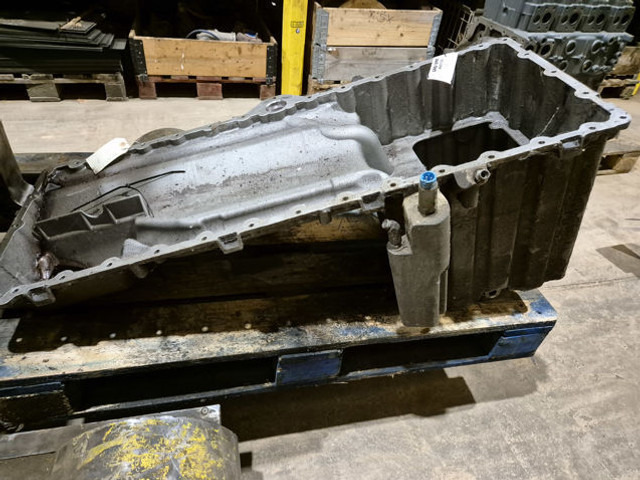 Liebherr Oil Sump - علبة المرافق: صور 3 Liebherr Oil Sump - علبة المرافق: صور 3