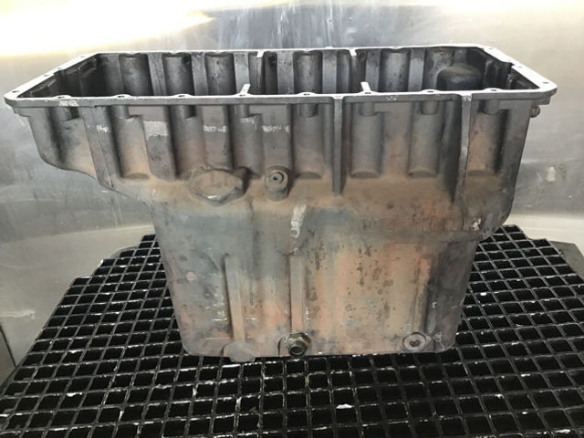 Liebherr Oil Sump - علبة المرافق: صور 2 Liebherr Oil Sump - علبة المرافق: صور 2