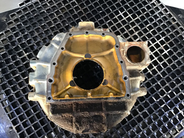 Liebherr Oil Sump - علبة المرافق: صور 2 Liebherr Oil Sump - علبة المرافق: صور 2