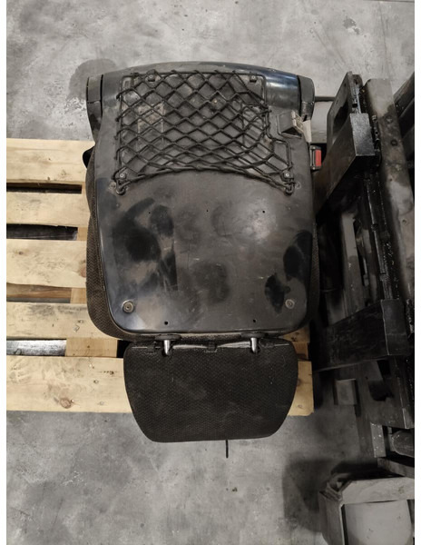 Liebherr R926 COMP / R946 LC / R946 LC-V / R946 NLC / R946 S-HD / R950 / R950 LC-V / R950 S-HD / R922 LC / R926 LC / R920 LC / R920 NLC / - مقاعد السيارات: صور 1 Liebherr R926 COMP / R946 LC / R946 LC-V / R946 NLC / R946 S-HD / R950 / R950 LC-V / R950 S-HD / R922 LC / R926 LC / R920 LC / R920 NLC / - مقاعد السيارات: صور 1