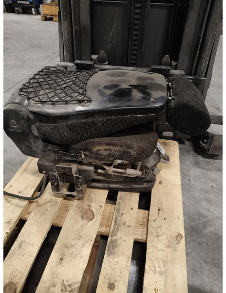 Liebherr R926 COMP / R946 LC / R946 LC-V / R946 NLC / R946 S-HD / R950 / R950 LC-V / R950 S-HD / R922 LC / R926 LC / R920 LC / R920 NLC / - مقاعد السيارات: صور 2 Liebherr R926 COMP / R946 LC / R946 LC-V / R946 NLC / R946 S-HD / R950 / R950 LC-V / R950 S-HD / R922 LC / R926 LC / R920 LC / R920 NLC / - مقاعد السيارات: صور 2