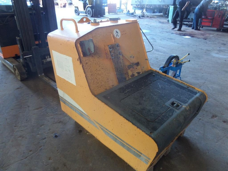 Liebherr R934C / A934C Li / R934 IND - خزان وقود: صور 1 Liebherr R934C / A934C Li / R934 IND - خزان وقود: صور 1