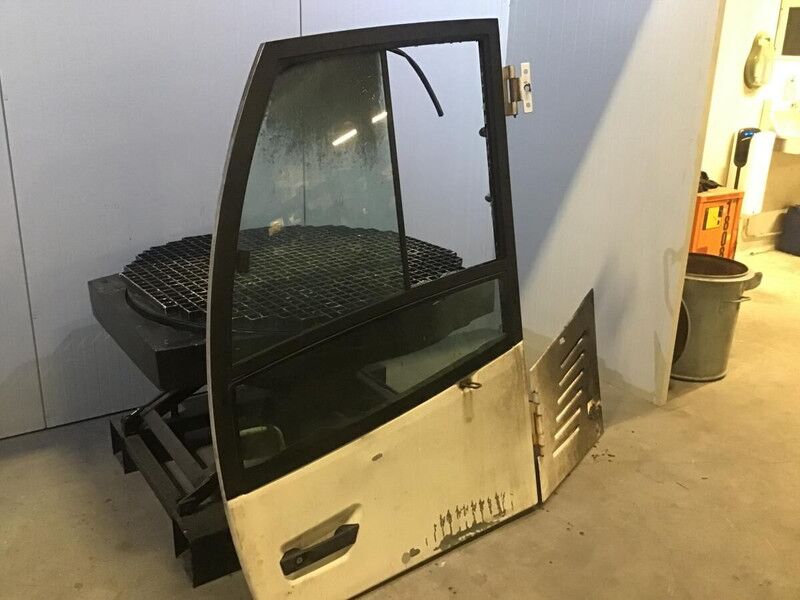 Liebherr R946 LC / R946 LC-V / R946 NLC / R950 LC-V / R950 S-HD / R922 LC / R926 LC / R920 LC / R920 NLC - باب و قطع الغيار: صور 2 Liebherr R946 LC / R946 LC-V / R946 NLC / R950 LC-V / R950 S-HD / R922 LC / R926 LC / R920 LC / R920 NLC - باب و قطع الغيار: صور 2