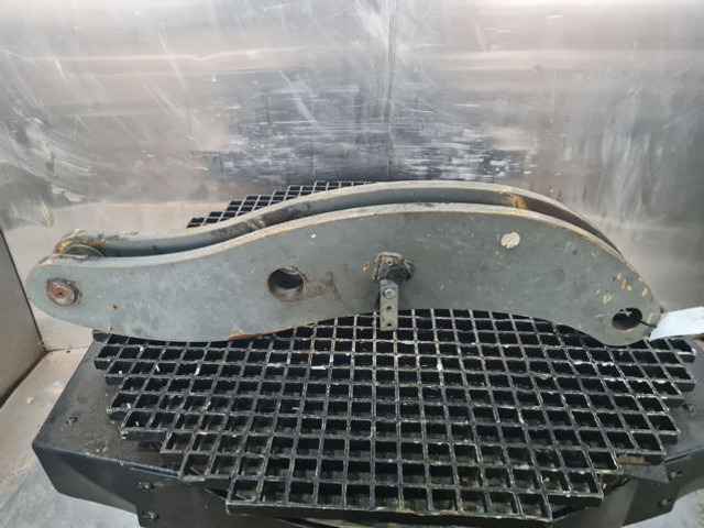 Liebherr Shift lever - وصلة الربط للمعدات المعلقة: صور 1 Liebherr Shift lever - وصلة الربط للمعدات المعلقة: صور 1